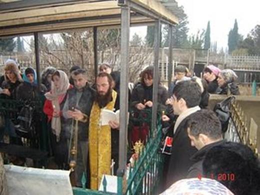 Сбор у могилки Анастасии